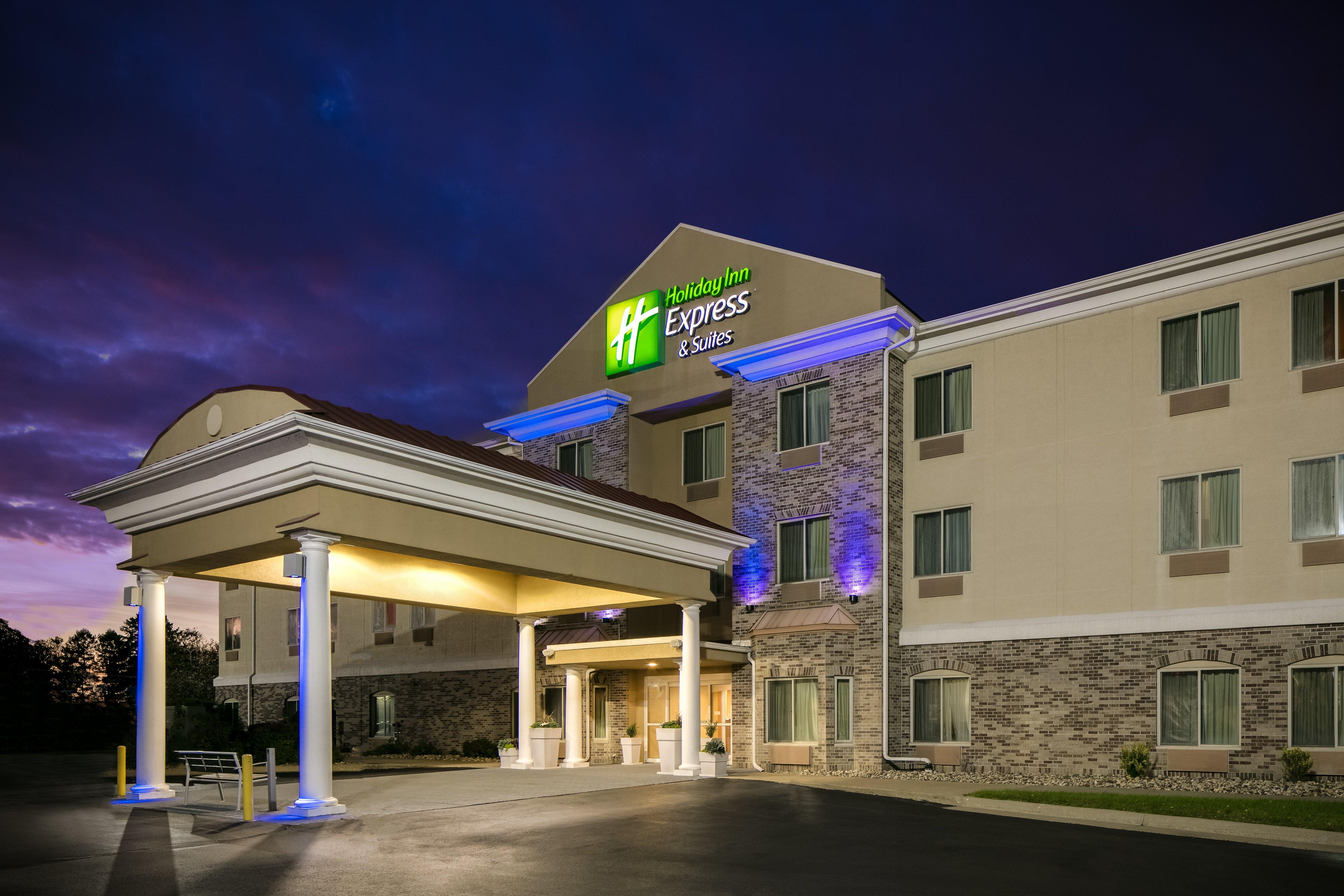 Holiday Inn Express & Suites Clinton, An Ihg Hotel Exterior photo