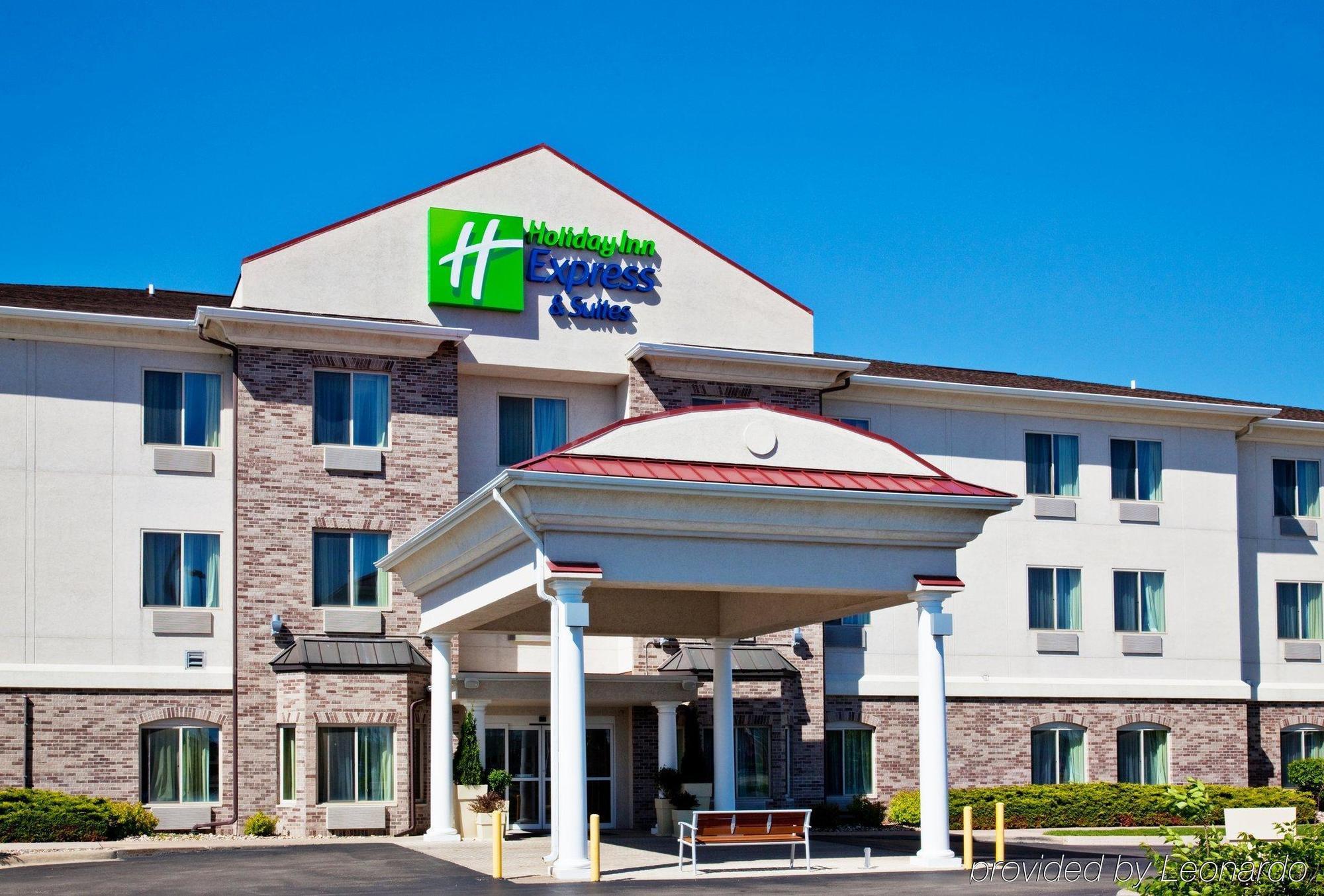 Holiday Inn Express & Suites Clinton, An Ihg Hotel Exterior photo